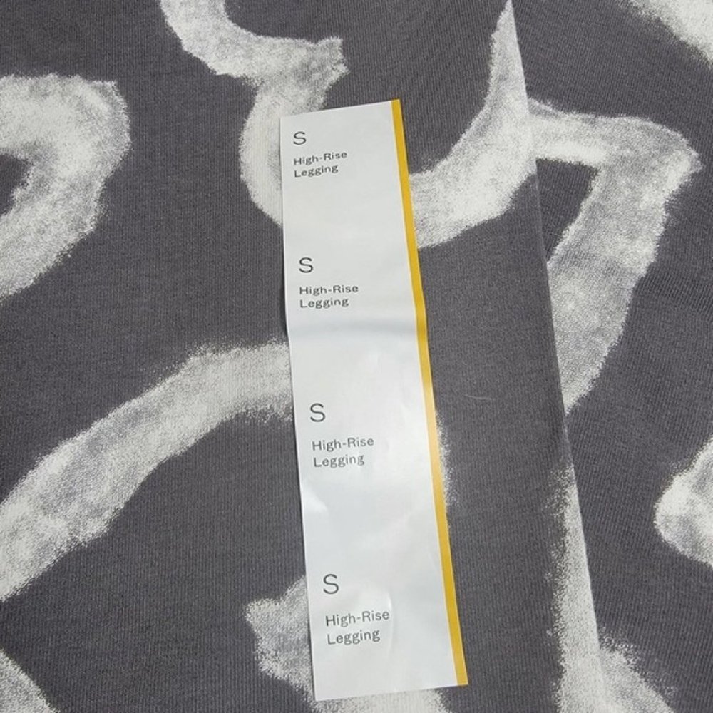 Wild Fable High-Waisted Classic Leggings Gray Hearts Women's Size Small NWOT - Picture 2 of 5